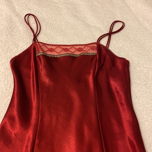 Lingerie - Picture 2 of 5